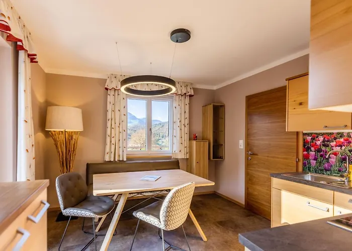 Haus Bergblick ゲストハウス 3*